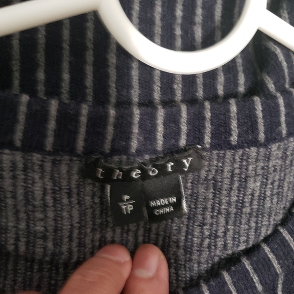 Dress - Picture 5 of 5